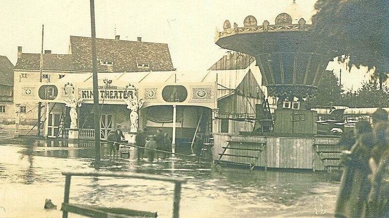 Lindners Kinotheater (links) stand genauso unter Wasser wie die Karussells.