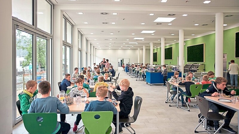Der neue Speisesaal der Regensburger Domspatzen. "Die Jungen sollen sich wie zu Hause fühlen", sagt Internatsdirektor Rainer Schinko.