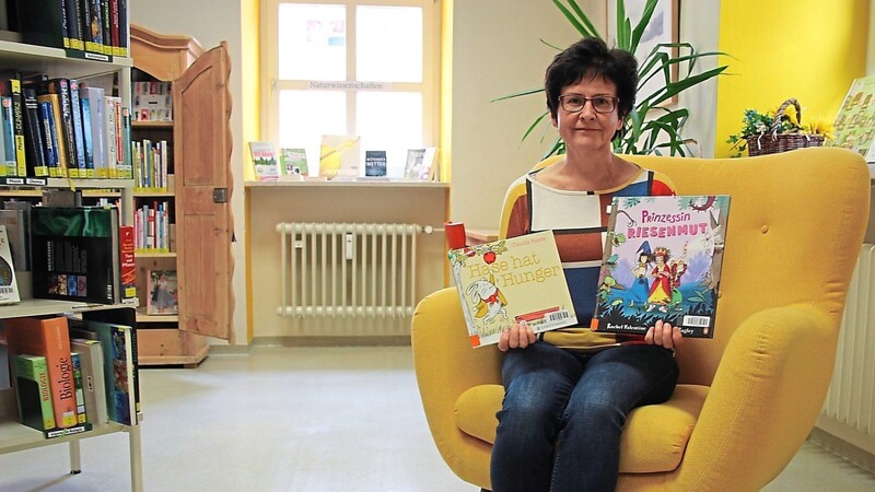 Bibliotheksleiterin Evi Fellner liebt Kinderbücher wie "Hase hat Hunger" und "Prinzessin Riesenmut".