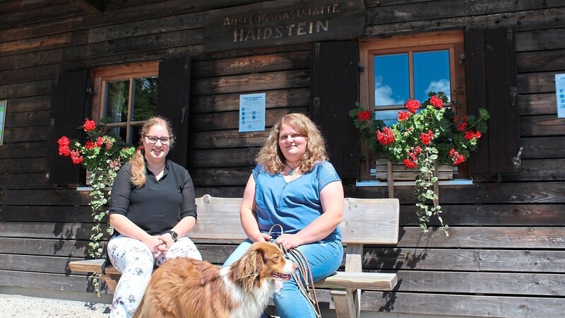 Michaela und Monika Geiger sind die Hüttenwirtinnen auf dem Haidstein.