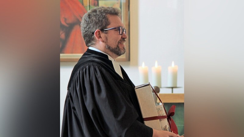 Pfarrer Micha Boerschmann hat während der zweijährigen Vakanz die Amtsgeschäfte in der evangelischen Kirche geführt. Ab August tritt er die Pfarrstelle in München-Giesing an.
