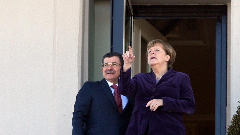 Bundeskanzlerin Angela Merkel gemeinsam mit dem türkischen Premierminister Ahmet Davutoglu während ihres Ankara-Besuchs am 8. Februar 2016.
