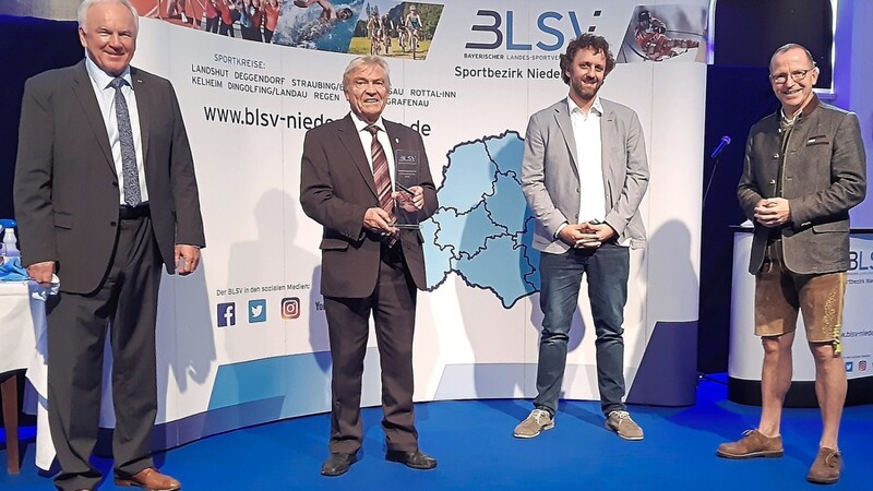 BLSV-Bezirksvorsitzender Udo Egleder, Friedhelm Eggemann, BLSV-Kreisvorsitzender Andreas Klinger und BLSV-Präsident Jörg Ammon (von links).