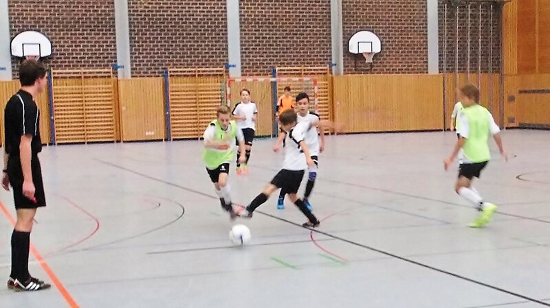 Die Juniorenmannschaften werden in der Comenius-Halle bei den Turnieren des SV Deggenau wieder mit viel Eifer dem Ball nachjagen.