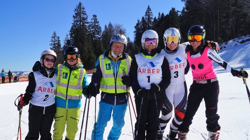 Beste Laune nach dem Lauf hatte im Vorjahr eine Gruppe der Sehbehinderten mit Guides. Startnummer eins hat Verena Bentele. Auch heuer treten wieder Skifahrer des BVS an.