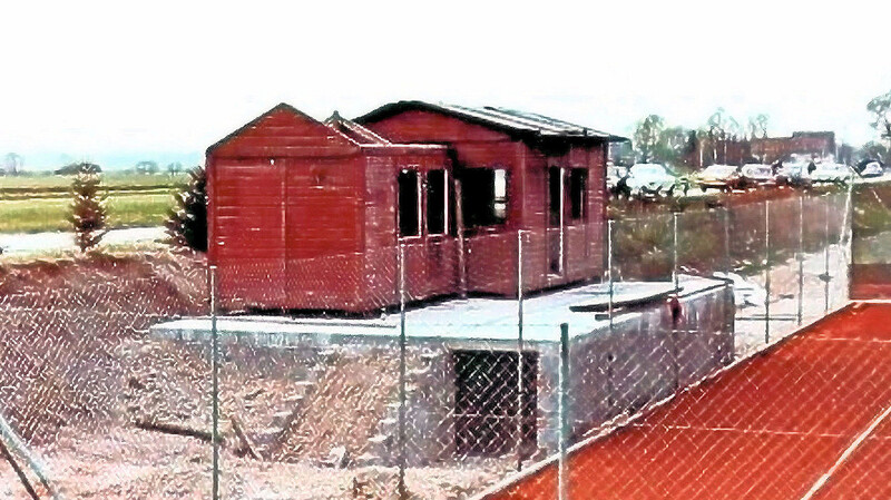 1974 wurde das erste Vereinsheim - eine Bauleiterhütte vom Militärflughafen - errichtet.