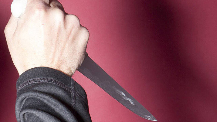 Ein Mann hatte sich mit einem Messer bewaffnet und dann verbarrikadiert. (Symbolbild)