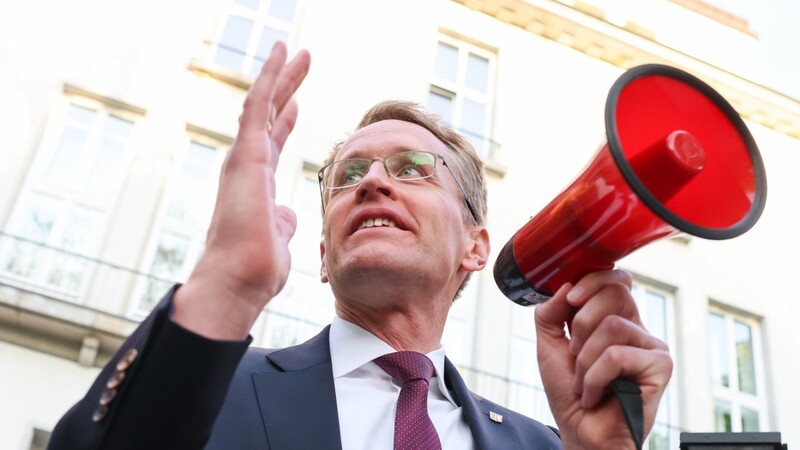 Schleswig-Holsteins Ministerpräsident Daniel Günther sagt, er finde es in der Politik nicht hilfreich, wenn man rumschreit. Seinen Machtanspruch betont der CDU-Politiker aber deutlich.