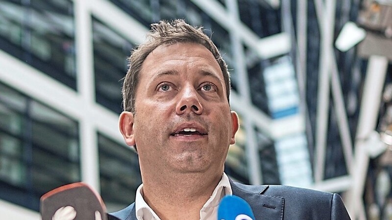 Lars Klingbeil, Generalsekretär der SPD, nach den Beratungen der SPD-Spitzengremien über die neue Parteispitze
