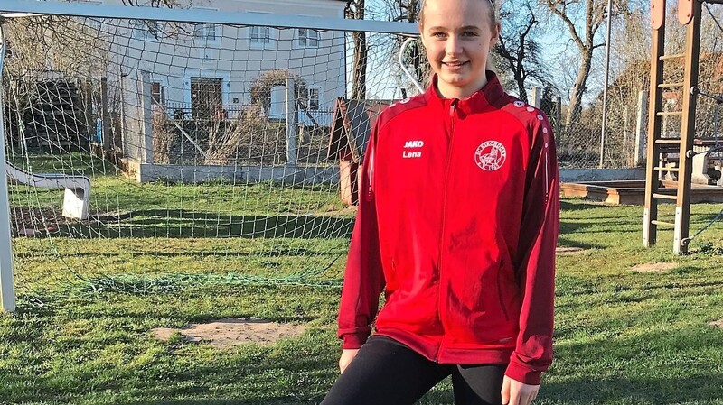 Die 15-jährige Lena Forster kickt ab Sommer für die U17-Juniorinnen vom FC Bayern München. Sie schaffte den Sprung zum Rekordmeister über die JFG Laaber Kickers 06 und den DFB-Stützpunkt Schierling.