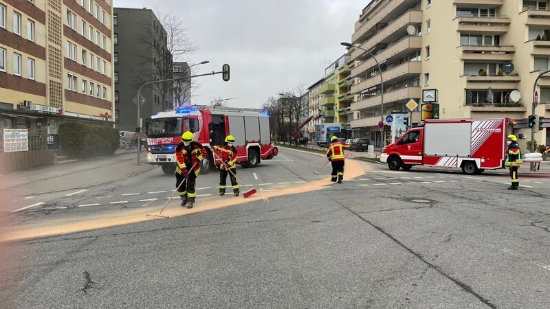 Wegen einer Ölspur musste am Donnerstagmorgen der Bereich an der Kreuzung Luitpoldstraße/Johannisstraße gesperrt werden.