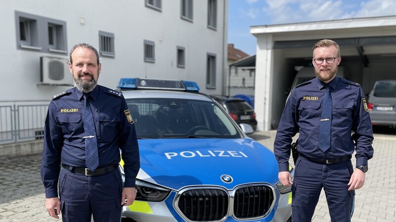 Können stolz auf ihre Beamten sein: PI-Leiter Sven Buhl (rechts) und sein Stellvertreter Johann Schächtl präsentierten eine positive Kriminalstatistik mit generell weniger Straftaten, aber einer hohen Aufklärungsquote.