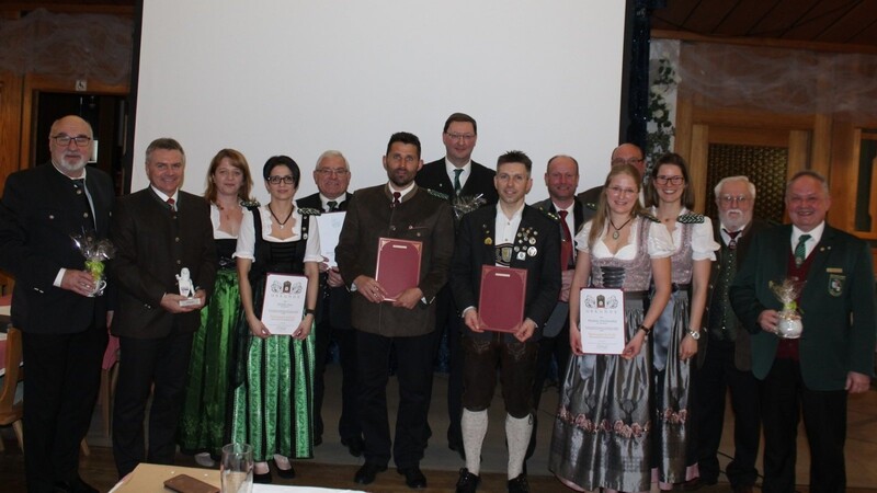 Auch vom Deutschen und Bayerischen Schützenbund gab es Ehrungen.