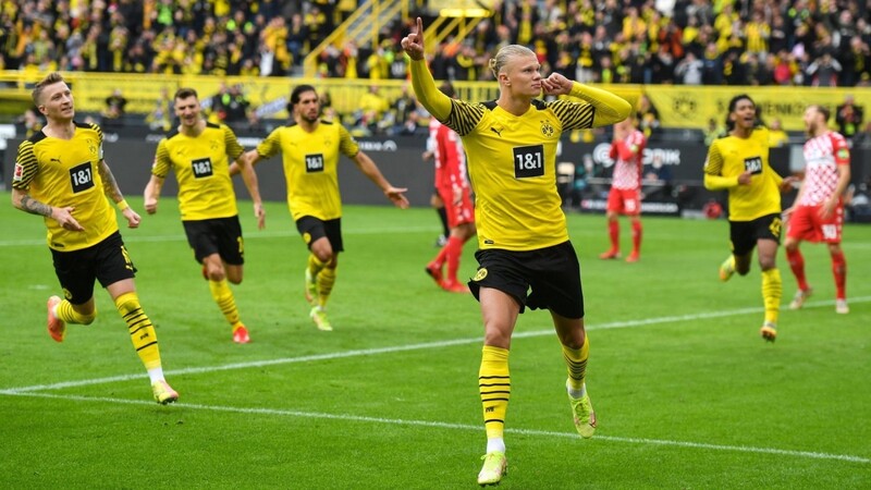 Dortmunds Stürmer Erling Haaland jubelt über seinen Treffer zum 2:0. Der Norweger ist die Lebensversicherung der Borussia.