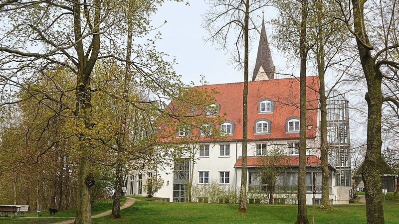 Idyllisch und ruhig liegt das Wohnheim direkt am Theobald-Park.