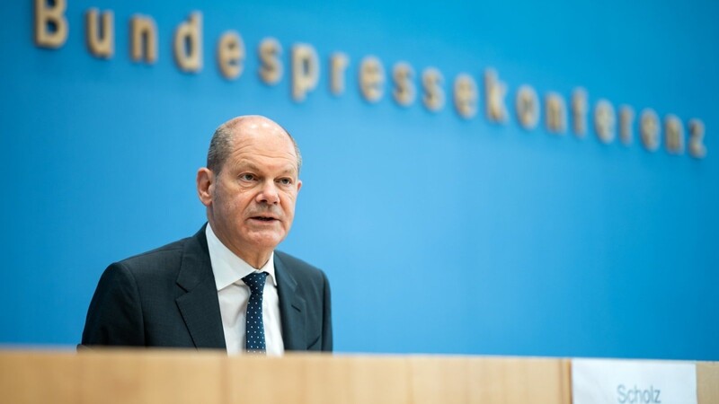 Bundesfinanzminister Olaf Scholz stellt den Regierungsentwurf für den Bundeshaushalt 2022 und den Finanzplan bis 2025 vor.