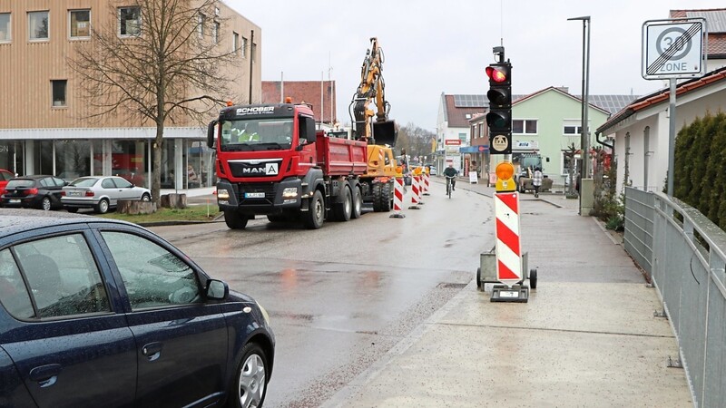 Noch etwa sechs Wochen werden sich die Bauarbeiten in der Abensberger Straße hinziehen.