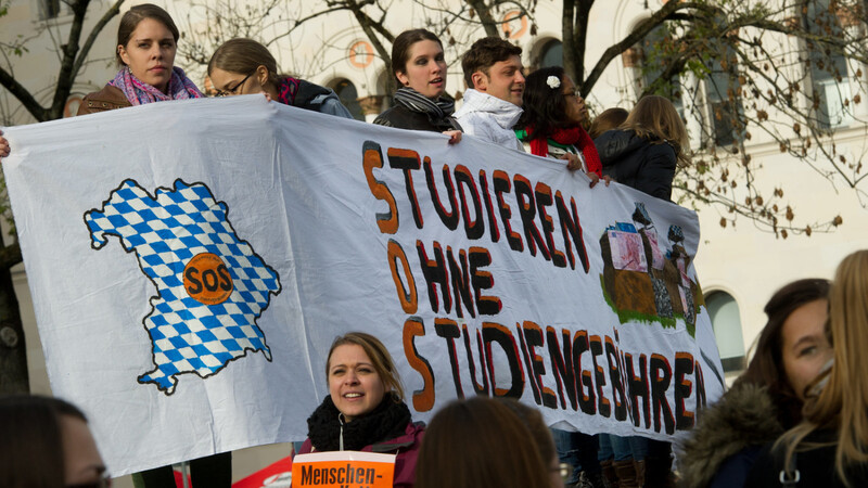 CSU, Freie Wähler, SPD und die Grünen wollen die Studiengebühren abschaffen. (Foto: Peter Kneffel, dpa)