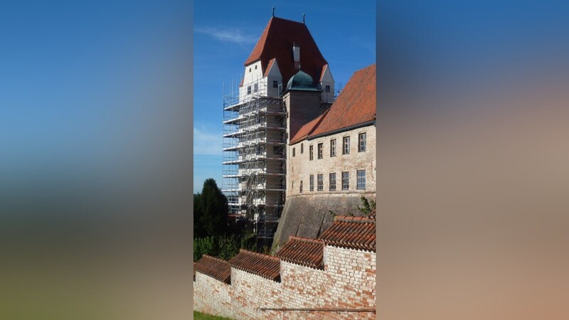 Nach drei Jahren zeigt sich der Wittelsbacher Turm auf der Burg Trausnitz in Landshut in neuem Gewand.