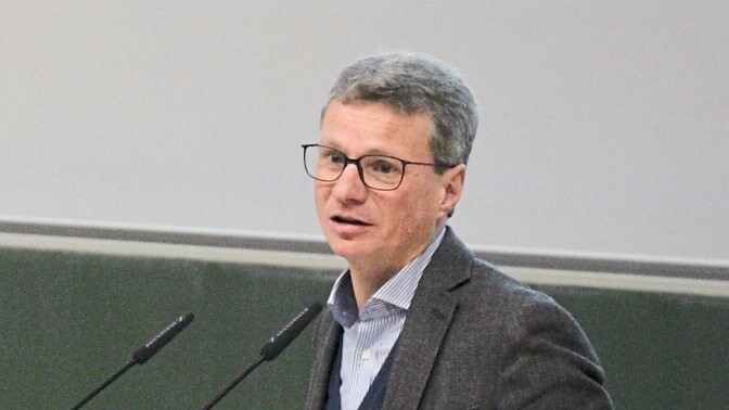 Wissenschaftsminister Bernd Sibler honoriert die OTH als fortschrittsorientierte Einrichtung.