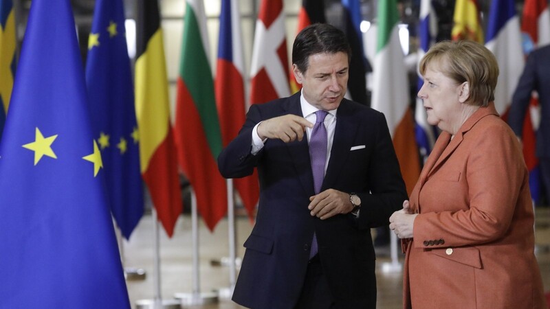 Italiens Premierminister Giuseppe Conte und Bundeskanzlerin Angela Merkel (Archivfoto): Gerade in Italien kann jetzt nur eine starke Geste der europäischen Solidarität den populistischen EU-Gegnern den Wind aus den Segeln nehmen.