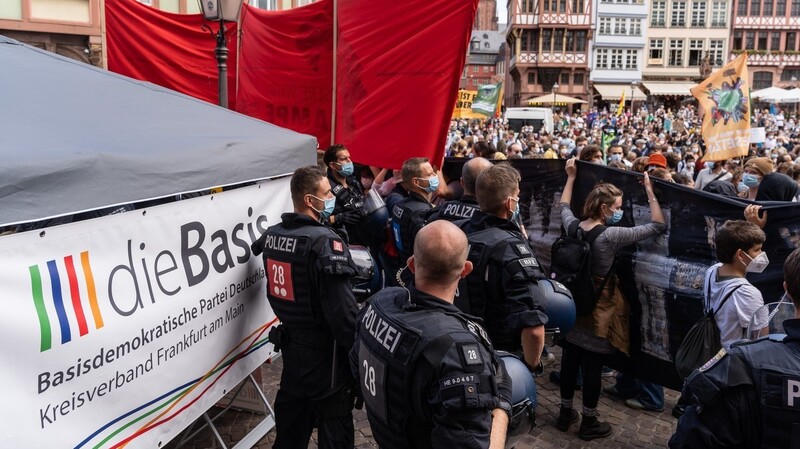 Über ein Prozent der Zweitstimmen auch in Ostbayern: Die neue Partei "Die Basis" ist inzwischen bundesweit aktiv.