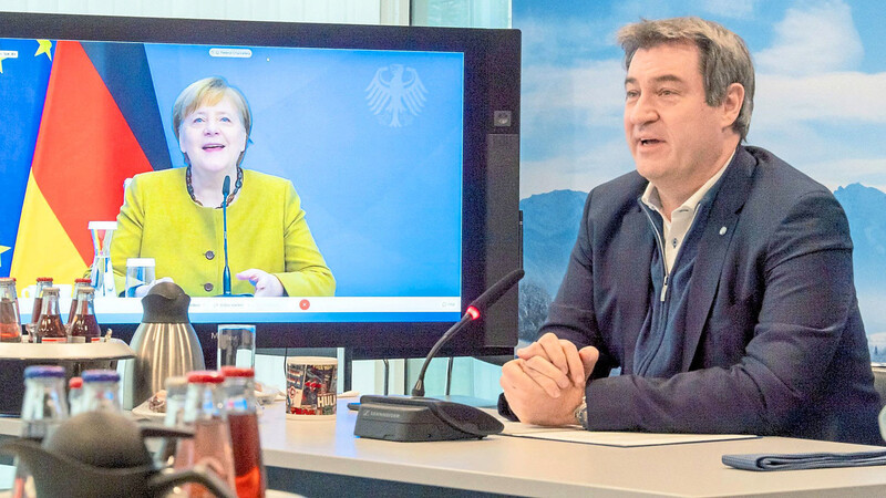 Angela Merkel und Markus Söder tauschen sich per Video mit bayerischen Kommunalpolitikern aus.