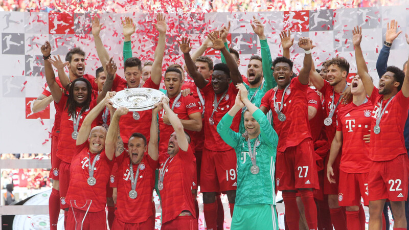 Jubeln sie auch am Ende dieser Spielzeit mit der Schale in der Hand? Im Mai feierten die Spieler des FC Bayern ihren siebten Meistertitel in Serie.