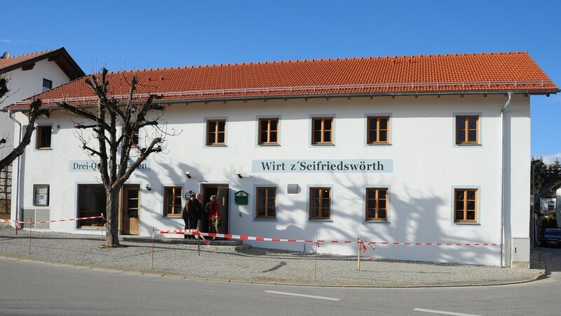 Der "Wirt z'Seifriedswörth" wurde im März 2019 mit einem Festakt der Gemeinde offiziell eingeweiht.