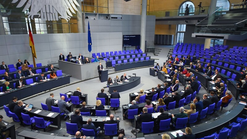 Der Bundestag hat in einer Krise gegenüber der Exekutive traditionell die schlechteren Karten.