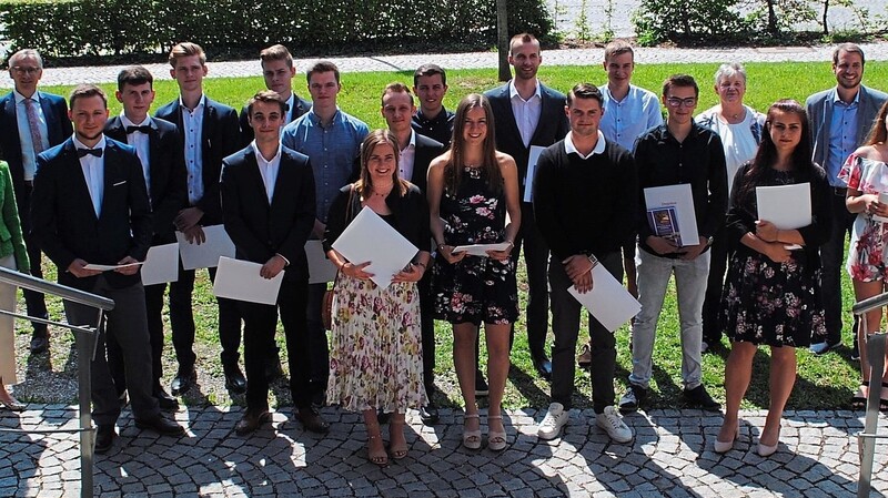 Zur Ehrung der Preisträger hatte die Hans-Glas-Schule ihre besten Absolventen sowie zahlreiche Ehrengäste eingeladen.