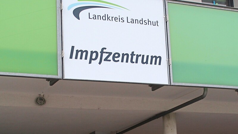 Neben einer Reihe von Sonderaktionen im ganzen Landkreis läuft der Betrieb am Impfzentrum in Kumhausen-Preisenberg regulär weiter.