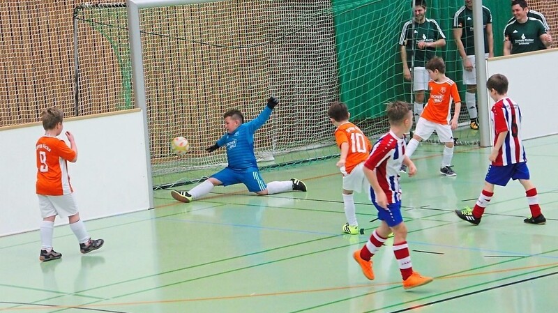Treffer für die SpVgg Osterhofen gegen die SpVgg Aicha (orange).
