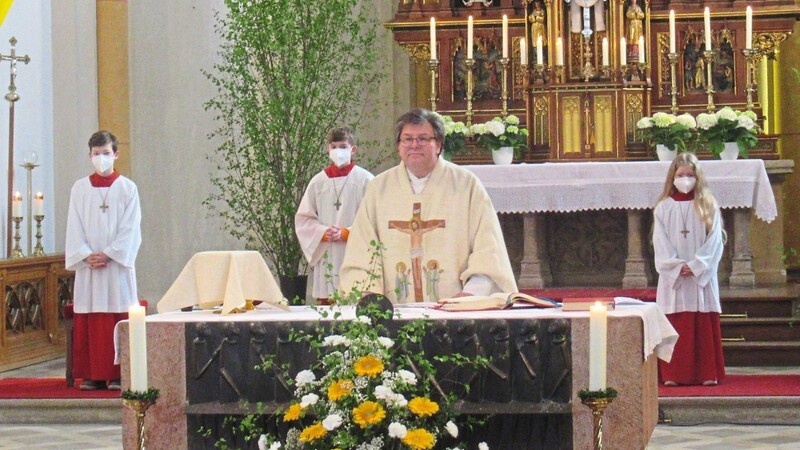 Pfarrer Günter Müller feierte die Gottesdienste an den Ostertagen und freute sich, dass Gläubige zugelassen waren.