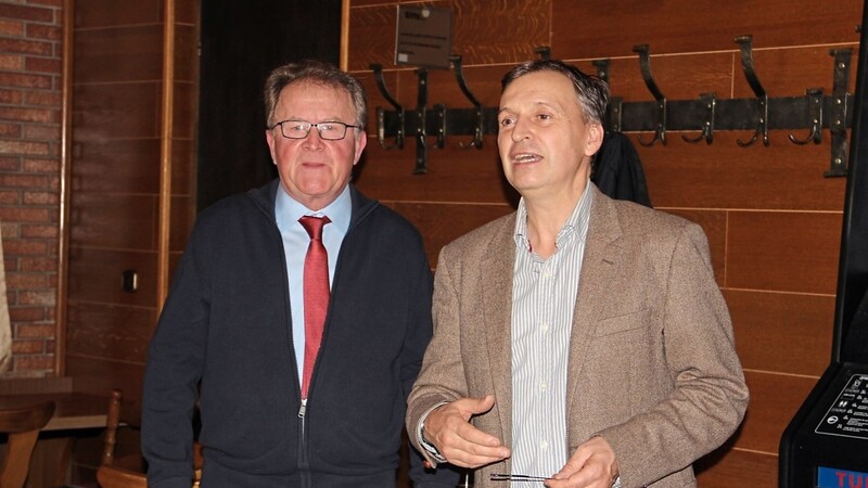 Für eine lebenswerte Gemeinde: Listenführer Alois Zitzelsperger (l.) mit FW-Landratskandidat Dr. Josef Einhellig.