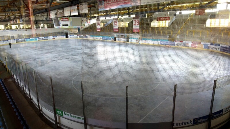 Das Eisstadion am Gutenbergweg, dessen Grundsubstanz aus dem Jahr 1957 stammt, soll aufwendig saniert werden.