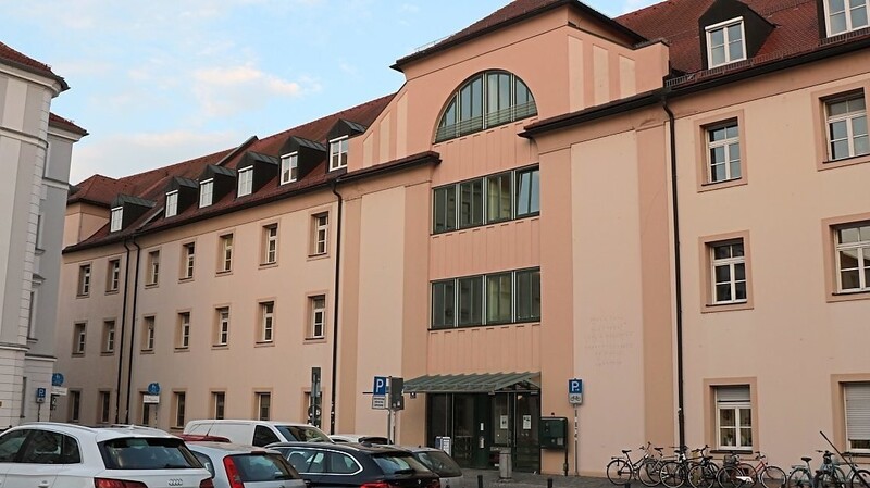 Eine Nachnutzung des Evangelischen Krankenhauses am Emmeramsplatz muss den Stiftungszweck erfüllen.