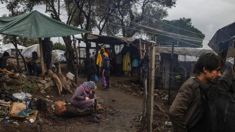 Tausende müssen in den Lagern auf den griechischen Inseln in kalten Zelten und Hütten hausen, die sie selbst zusammengezimmert haben. (Archivfoto)