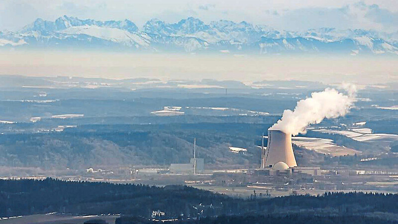 Das Kernkraftwerk Isar 2 in Essenbach bei Landshut.