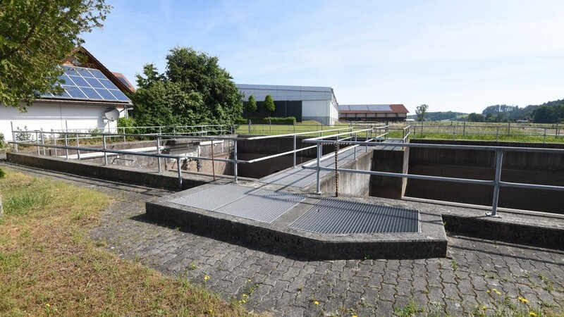 Das Regenüberlaufbecken 1 am Vilsweg ist Teil des Systems zur Wasser-Zwischenspeicherung bei Starkregen. Um dafür mehr Kapazität zu bekommen, ist der Bau eines weiteren Beckens seitlich neben der bestehenden Anlage geplant.