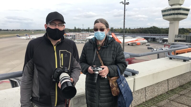 Jacob Krieg und Elke Katzmarczyk, die beiden Planespotter vom Flughafen Tegel