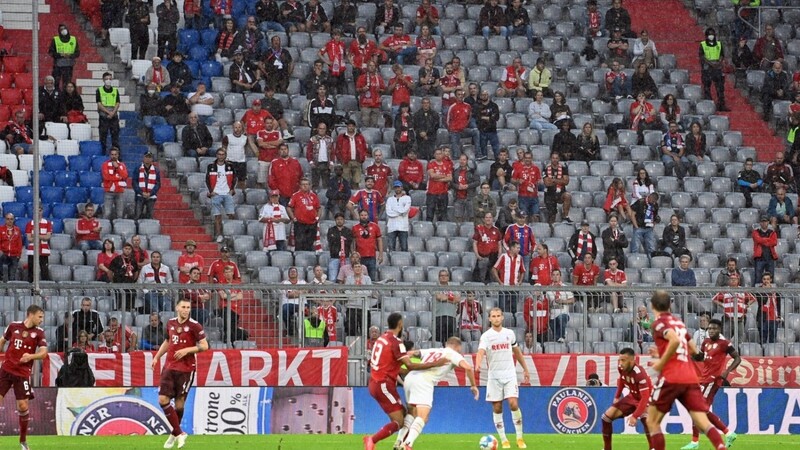 Zu den Heimspielen des FC Bayern München dürfen künftig wieder 10.000 Zuschauer.