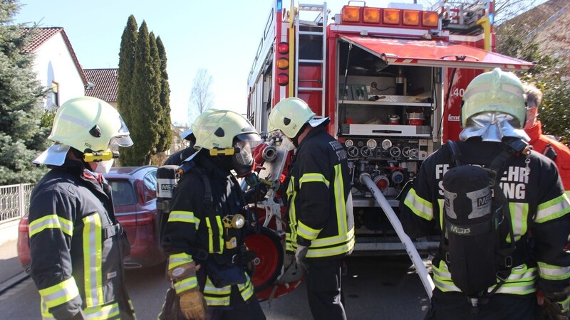 Die Straubinger Feuerwehr musste am Mittwoch zu einem Kellerbrand ausrücken, der durch einen defekten Trockner verursacht wurde.