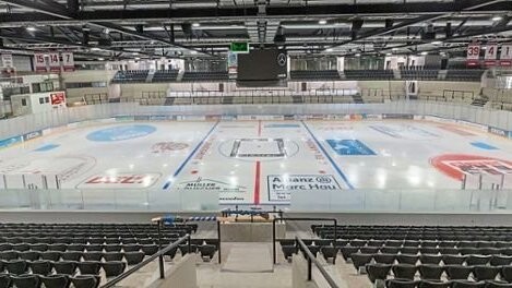 Bei den Heimspielen des EV Landshut ist seit der Wiedereröffnung des Eisstadions nur noch bargeldloses Bezahlen möglich - zum Unmut vieler Fans.