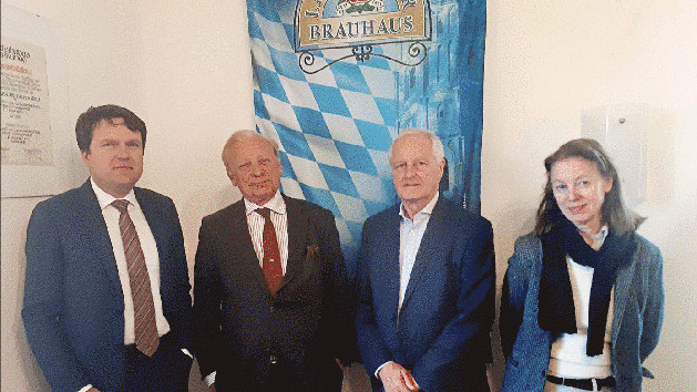 Gaben gestern bei einer Pressekonferenz die neuen Mehrheitsverhältnisse in der Landshuter Brauhaus AG bekannt (von links): Vorst