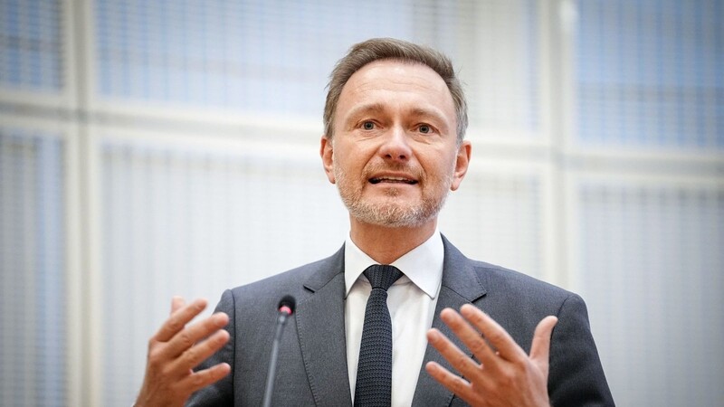 Bundesfinanzminister Christian Lindner (FDP) gibt ein Pressestatement in Berlin.