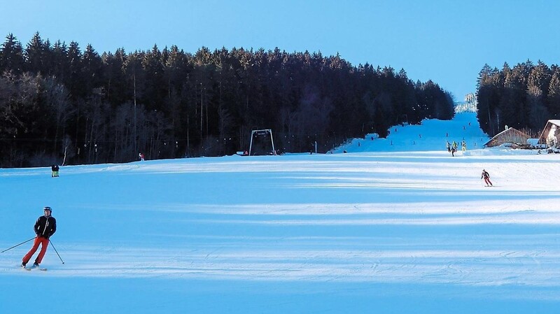 Gute Nachrichten für alle begeisterten Wintersportfans: Seit dem Wochenende läuft am Pröller-Nordhang nun auch der Skiliftbetrieb.