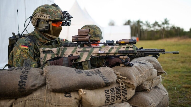 Soldaten der Bundeswehr - 100 Milliarden Euro für Investitionen in Rüstungsvorhaben.