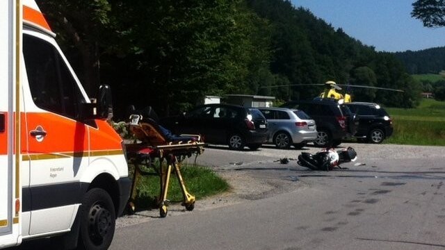 In Großenau erlitt ein 16-jähriger Mopedfahrer bei einem Unfall schwere Verletzungen. (Fotos: Manuela Lang)