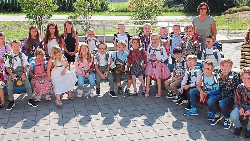 Die Klasse 1b der Grundschule Altenmarkt mit Klassenlehrerin Klaudia Schmidt.